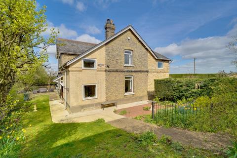 5 bed property, in Abbots Ripton, £625,000
