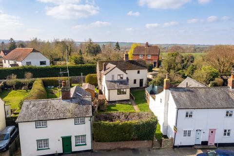 4 bed property, in Newmarket Road, £450,000