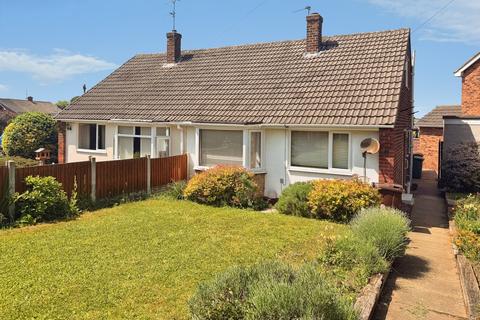 2 bed property, in Cobblers Lane, £180,000