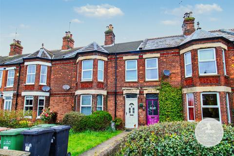 5 bed property, in Gaywood Road, £260,000