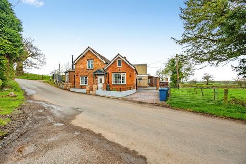 6 bed property, in Lea Road, £760,000