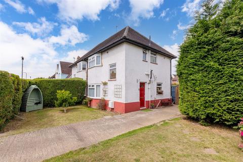 3 bed property, in Marina Way, £425,000