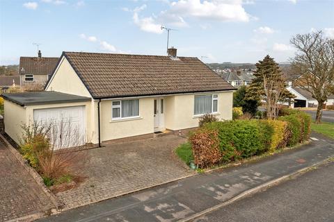 2 bed property, in Lowscales Drive, £320,000