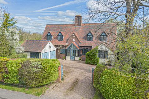 3 bed property, in Old Warwick Road, £850,000
