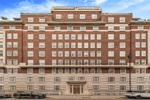 3 bed property, in Portman Square, £475,000