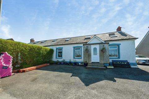 5 bed property, in Sportsmans Road, £300,000