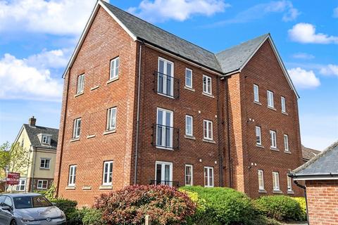 2 bed property, in Bittern Road, £130,000