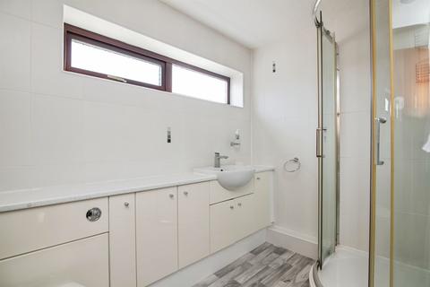 3 bed property, in Hopkins Drive, £300,000
