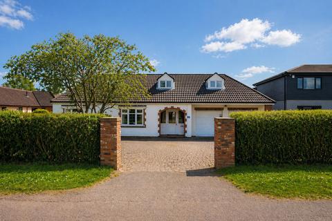 5 bed property, in Avenue Road, £725,000