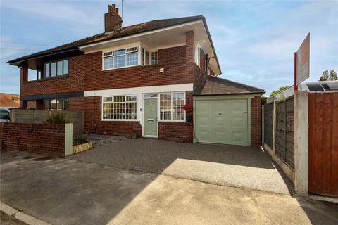 3 bed property, in Wynne Grove, £360,000