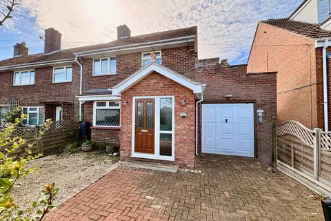 3 bed property, in Kings Road, £310,000