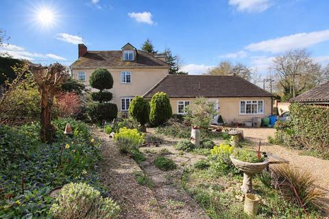 5 bed property, in Springvale, £695,000