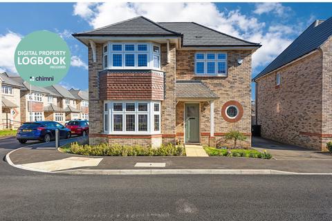 3 bed property, in Grove Way, £575,000