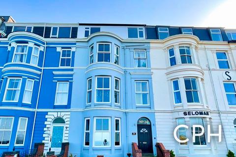 1 bed property, in Blenheim Terrace, £124,995