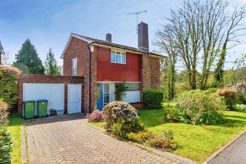 3 bed property, in The Parkway, £450,000