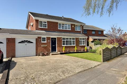 3 bed property, in Foxhayes Lane, £450,000