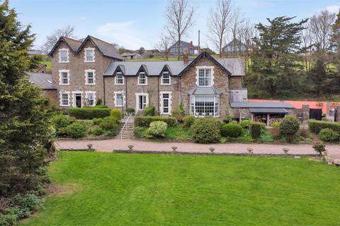 7 bed property, in Northam, £975,000