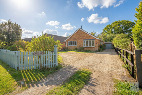 2 bed property, in North Road, £350,000