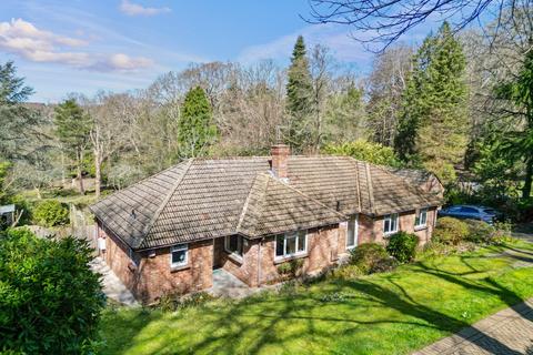 4 bed property, in Brittenden Lane, £900,000