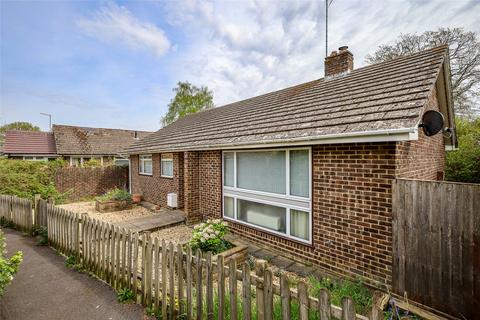 3 bed property, in Oak Tree Drive, £400,000