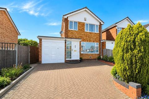 3 bed property, in Oakwood Road, £335,000