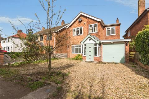 5 bed property, in Monckton Crescent, £410,000