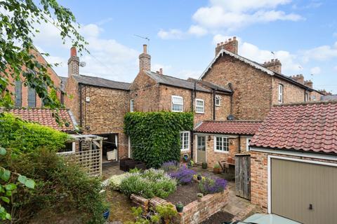 3 bed property, in Horsefair, £525,000