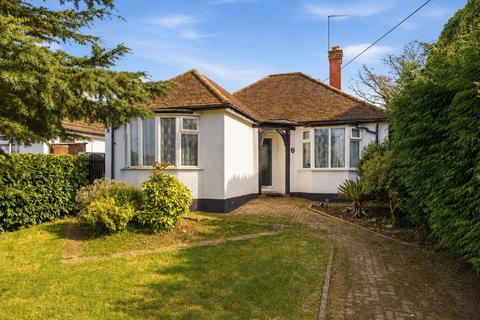 2 bed property, in Mount Drive, £570,000