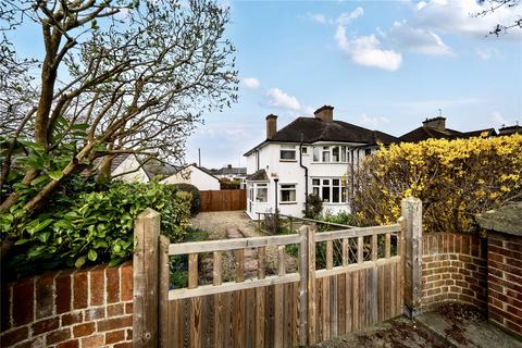 3 bed property, in Rose Hill, £450,000