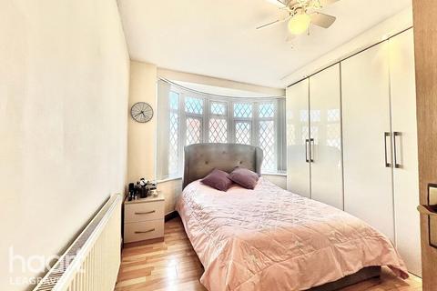 4 bed property, in Atherstone Road, £400,000
