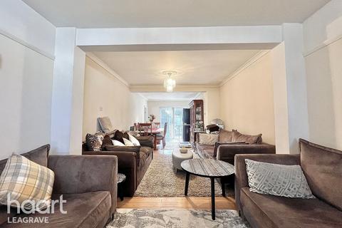 4 bed property, in Atherstone Road, £400,000