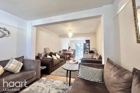 4 bed property, in Atherstone Road, £400,000