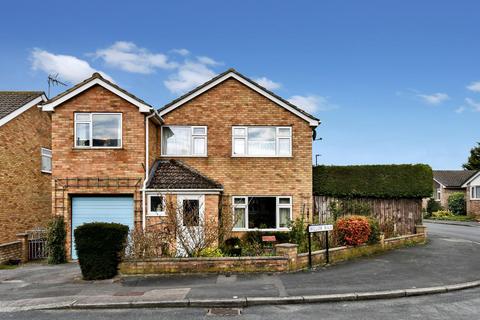 5 bed property, in Willow Walk, £385,000