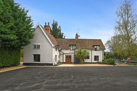 5 bed property, in Framlingham, £900,000