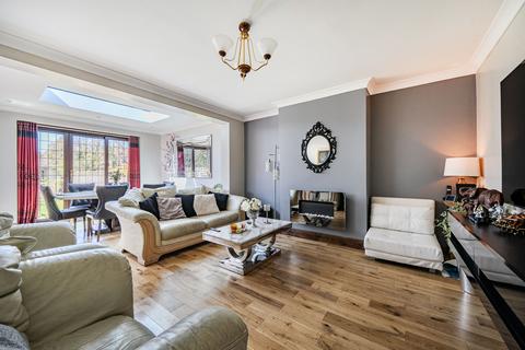 4 bed property, in Alverstone Avenue, £750,000