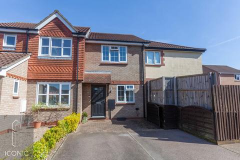 2 bed property, in Bramble Close, £220,000