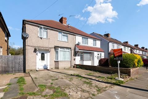3 bed property, in Halsbury Road East, £555,000