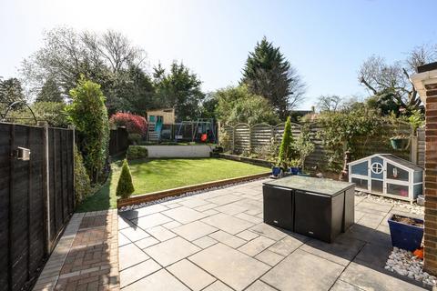 3 bed property, in Upland Way, £600,000