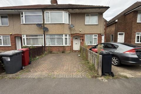 2 bed property, in Northcroft, £299,950