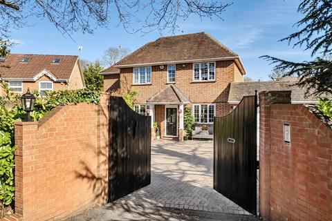 4 bed property, in Jigs Lane South, £1,100,000