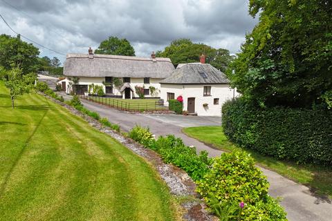 5 bed property, in Milton Damerel, £825,000
