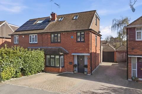 4 bed property, in Tower Road, £825,000