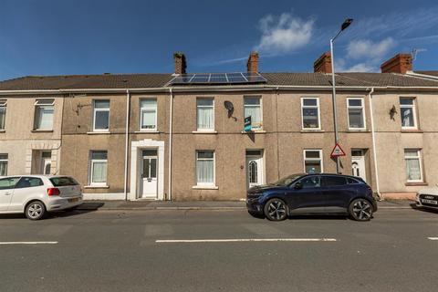 3 bed property, in New Street, £105,000