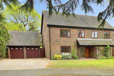 4 bed property, in The Woodfines, £1,000,000