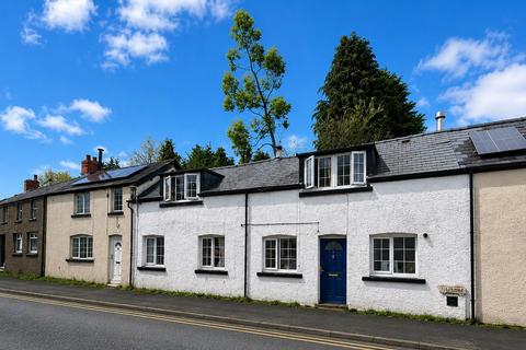 2 bed property, in Sennybridge, £190,000