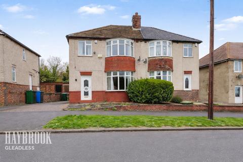 3 bed property, in Hollybank Avenue, £200,000