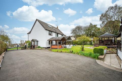 5 bed property, in Agincourt House, £700,000
