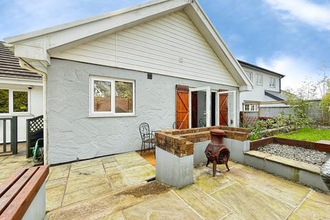 4 bed property, in Heol Y Nant, £425,000