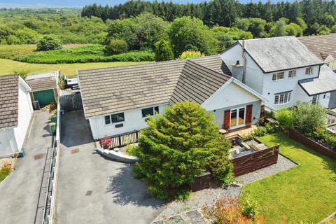 4 bed property, in Heol Y Nant, £425,000