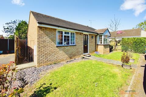 2 bed property, in Longhurst Close, £325,000